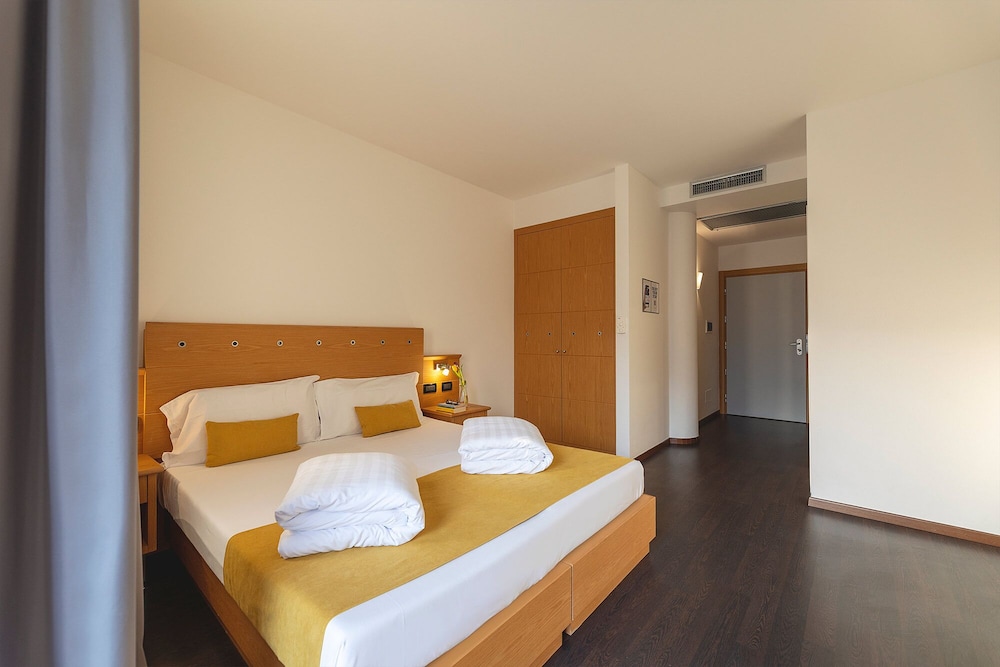 COMFORT, DOUBLE OR TWIN BED