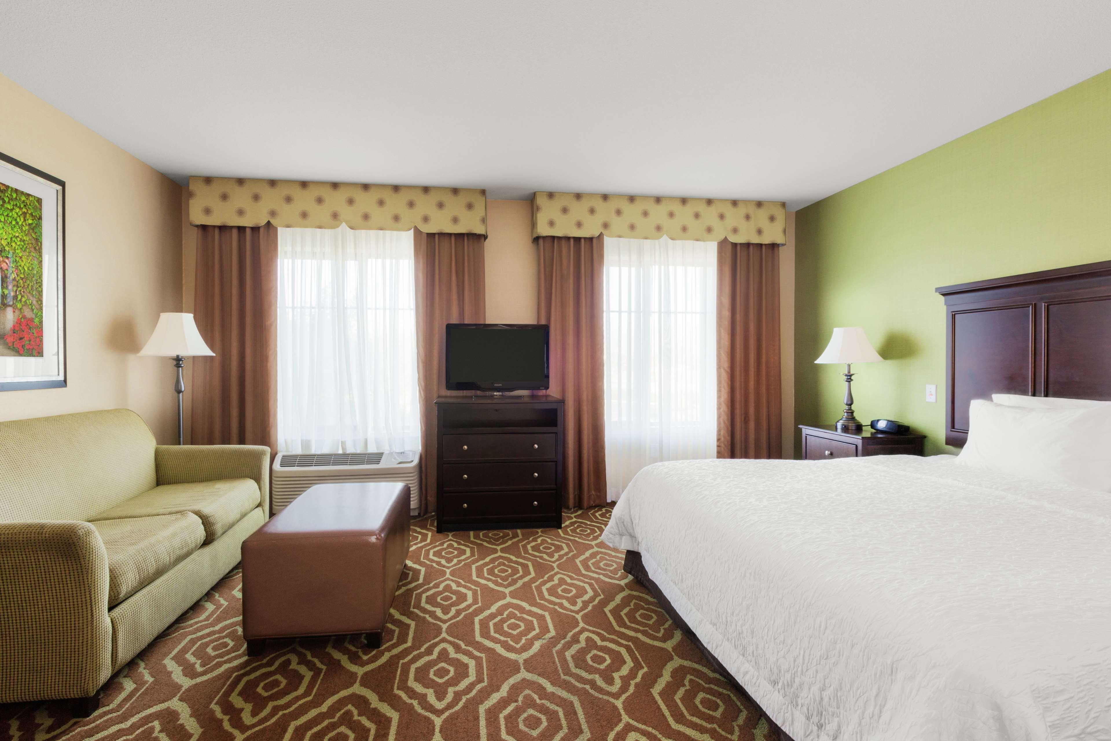 SUITE, KING BED, ACCESSIBLE