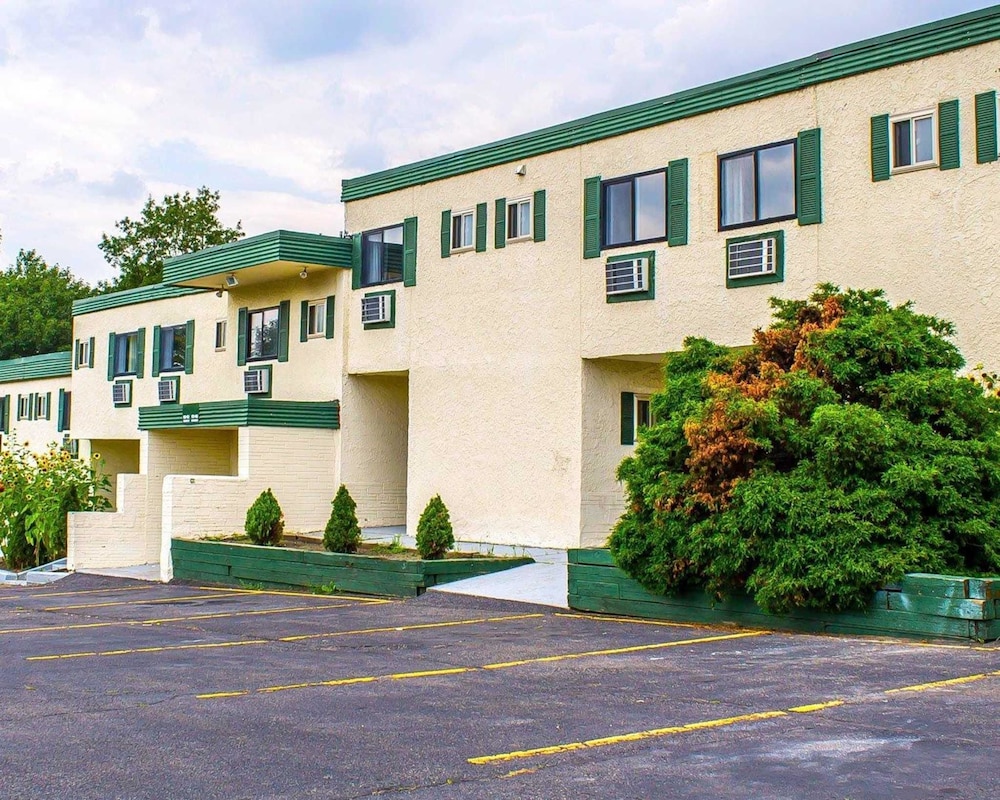 Days Inn by Wyndham Moosic 1/13