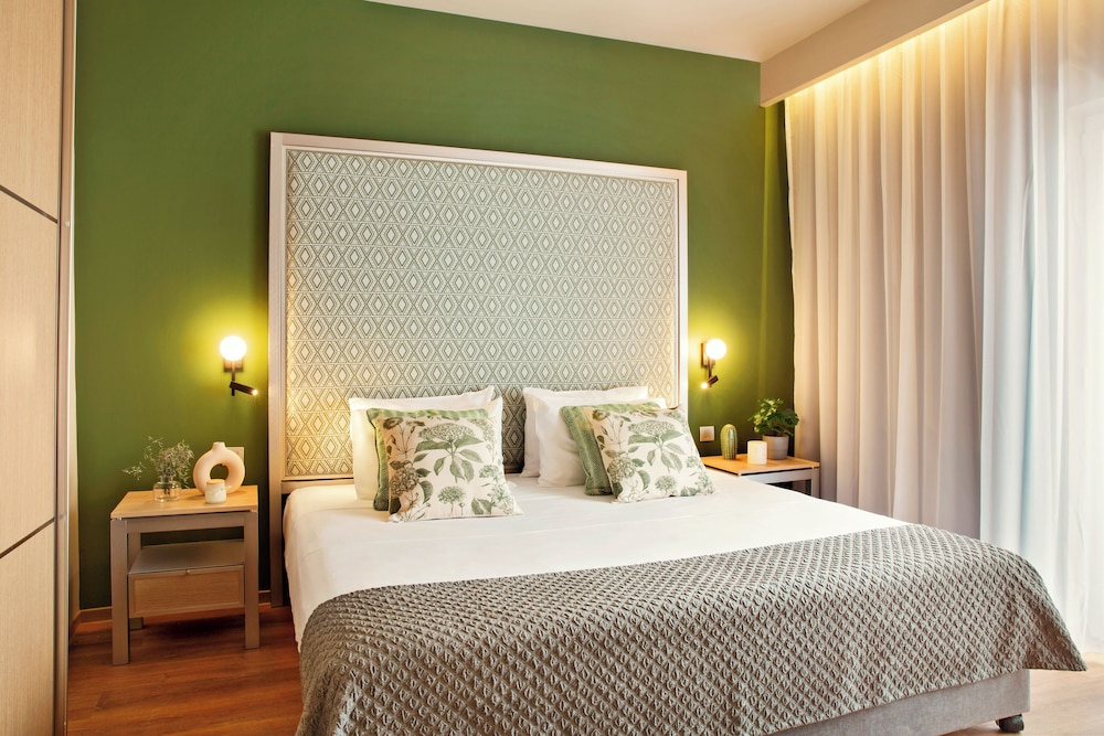 Zeus Essence Bucharest, Trademark Collection by Wyndham 27/65