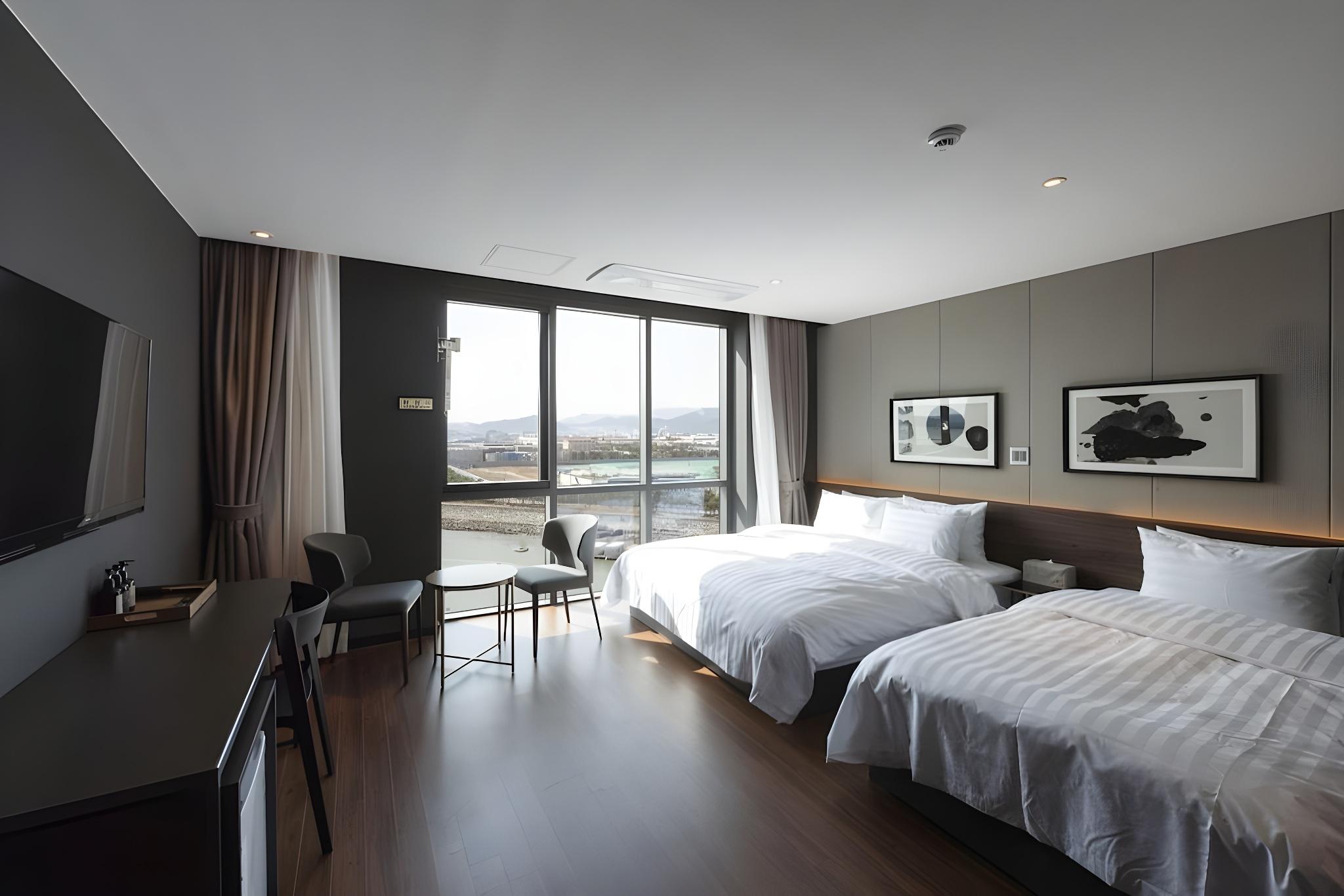 1 Bedroom, Premium, 1 Queen and 1 Single Bed, Beach Front
