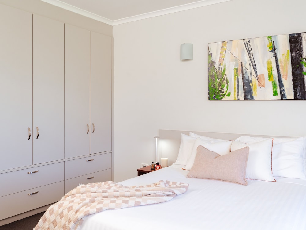 Studio, Apartment, Queen Bed, Balcony