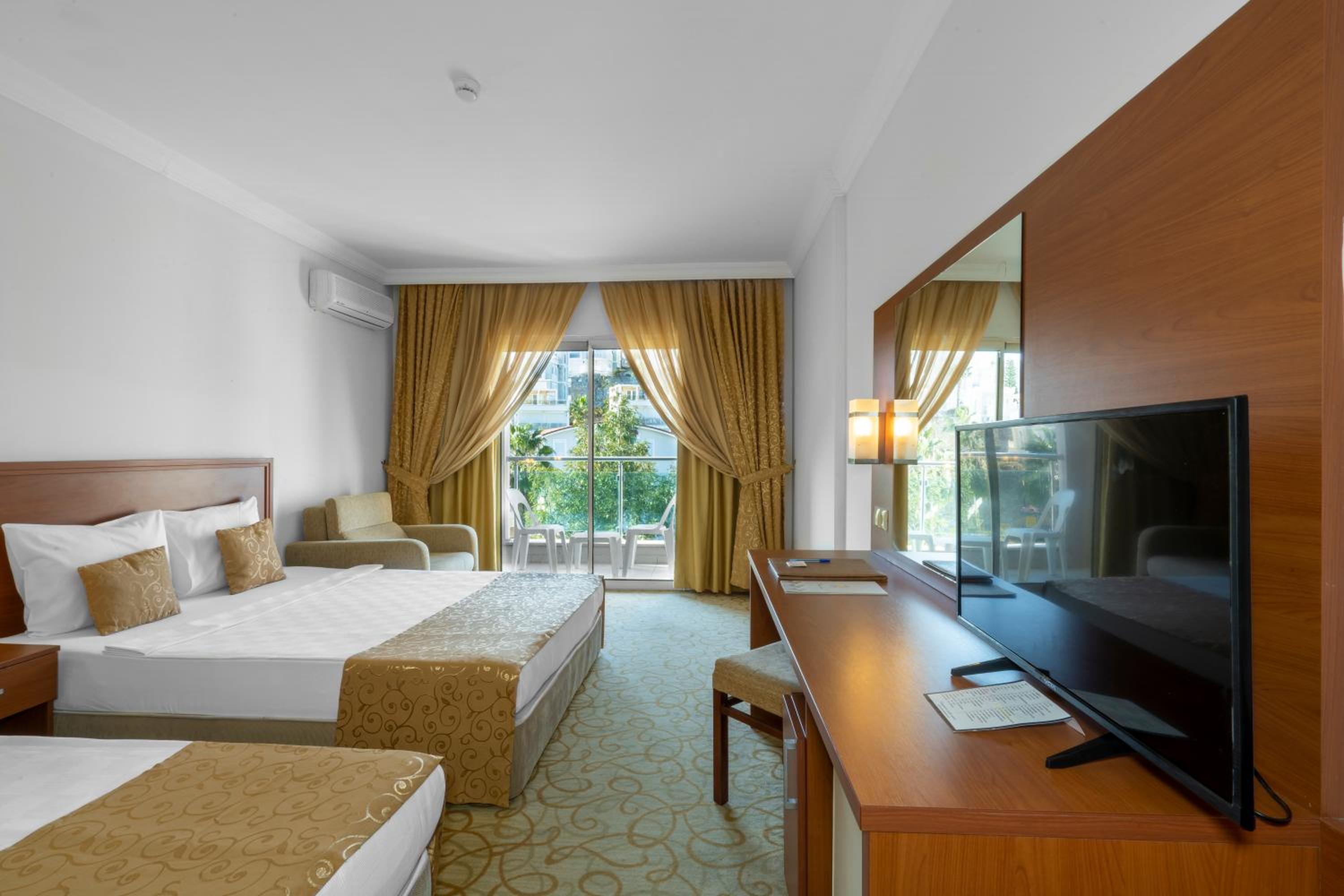 Standard, Double or Twin Bed