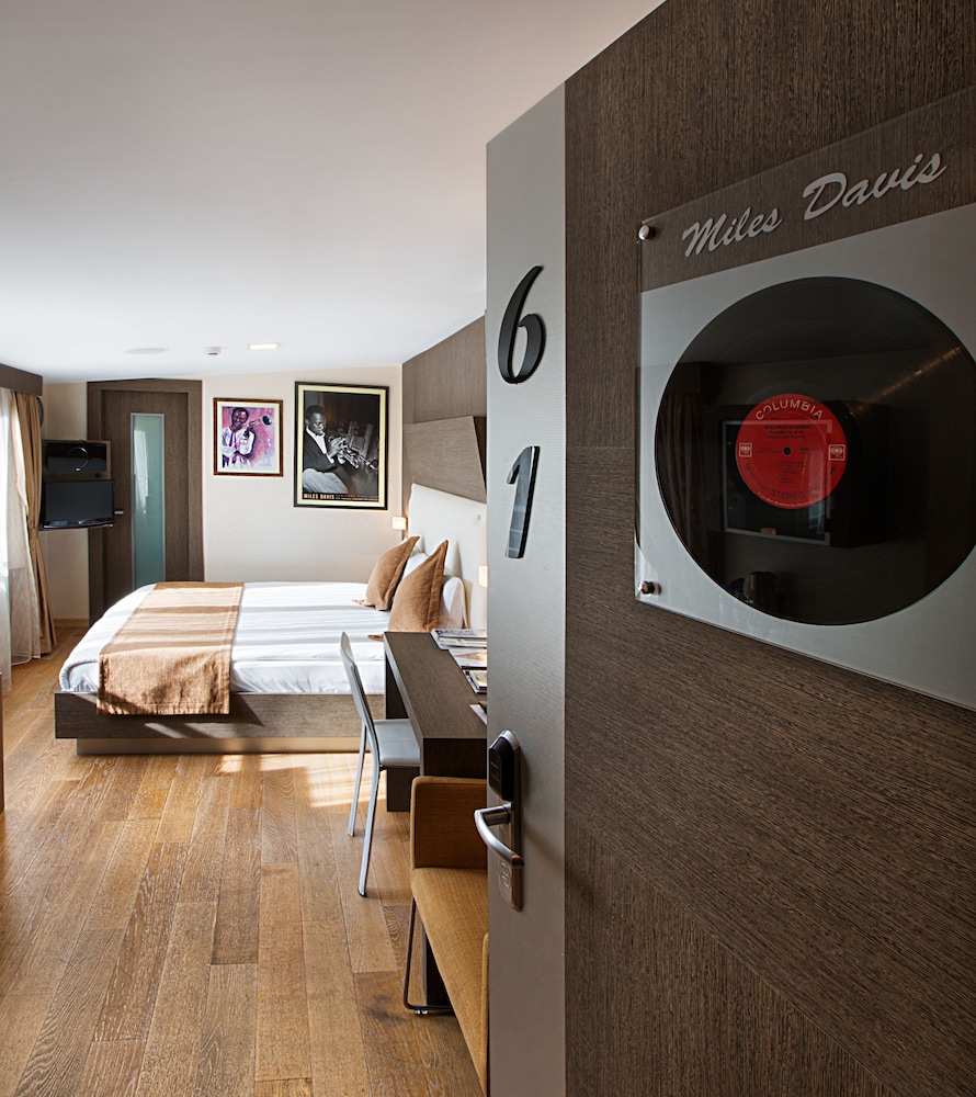 Jazz Hotel 46/70