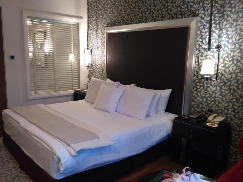 ITC RAJPUTANA, A LUXURY COLLECTION HOTEL 28/44