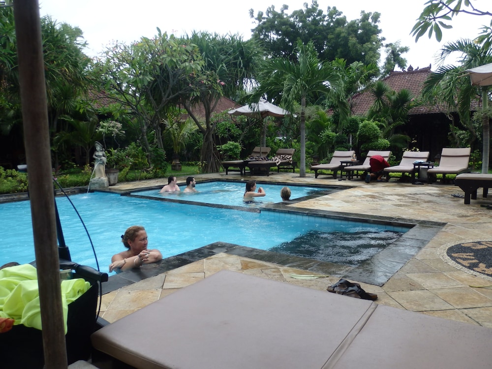 Tirta Sari Bungalows 7/66