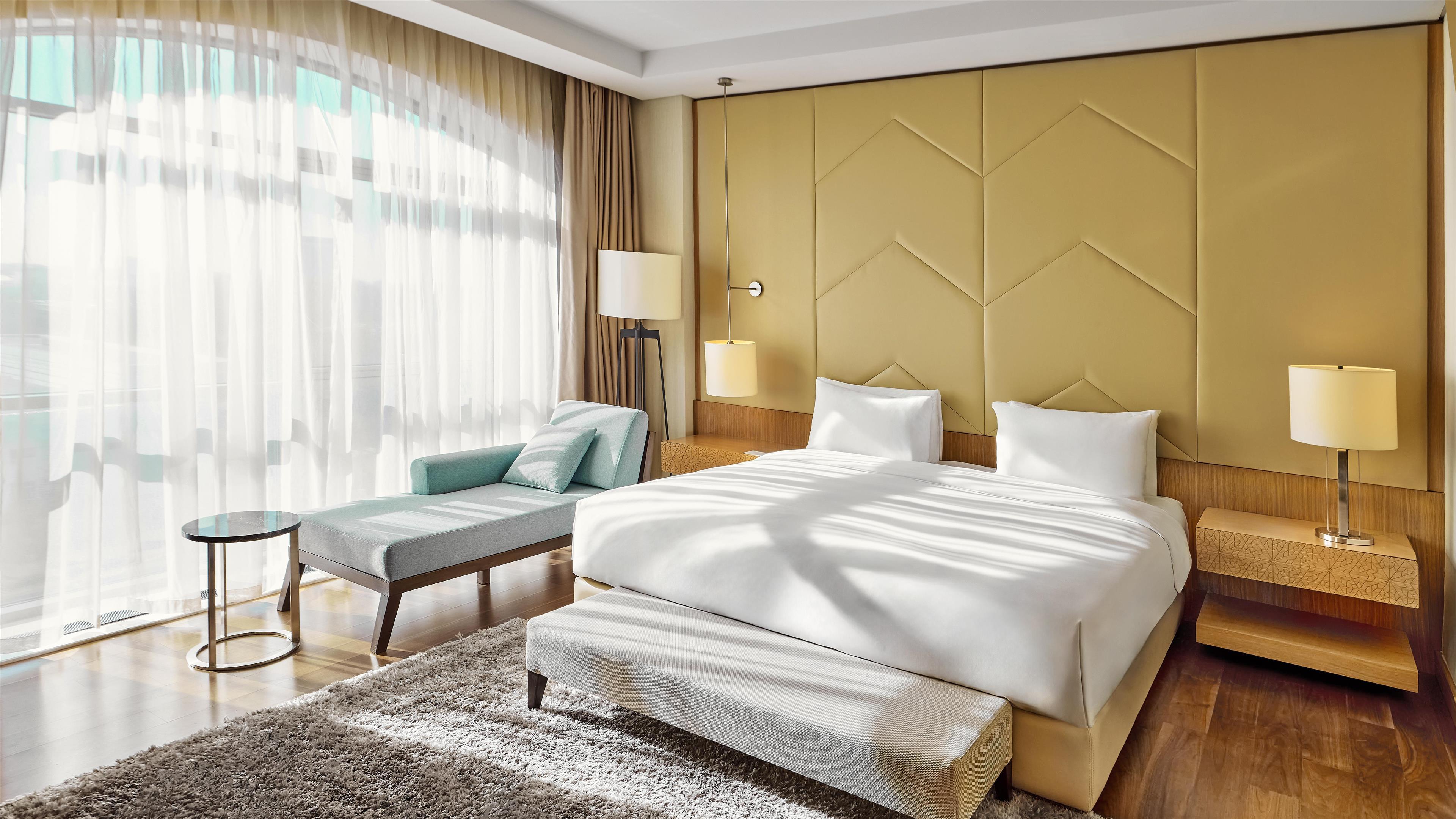 Diplomat, Suite