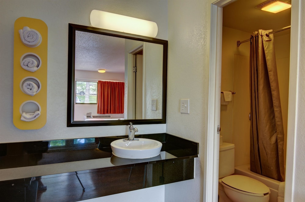Days Inn by Wyndham Kansas City Northeast 65/65