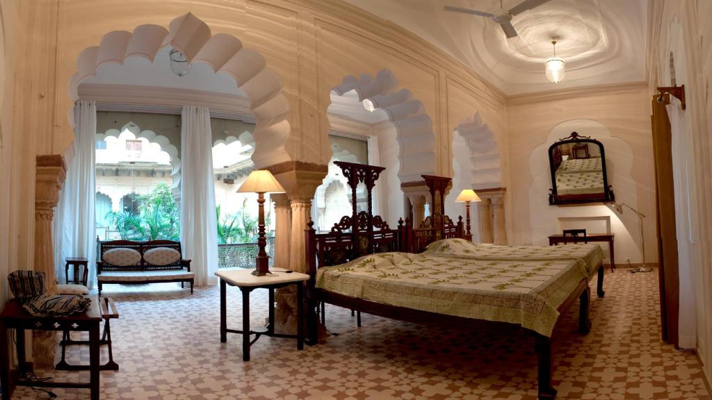 Royal, Heritage, Double Bed