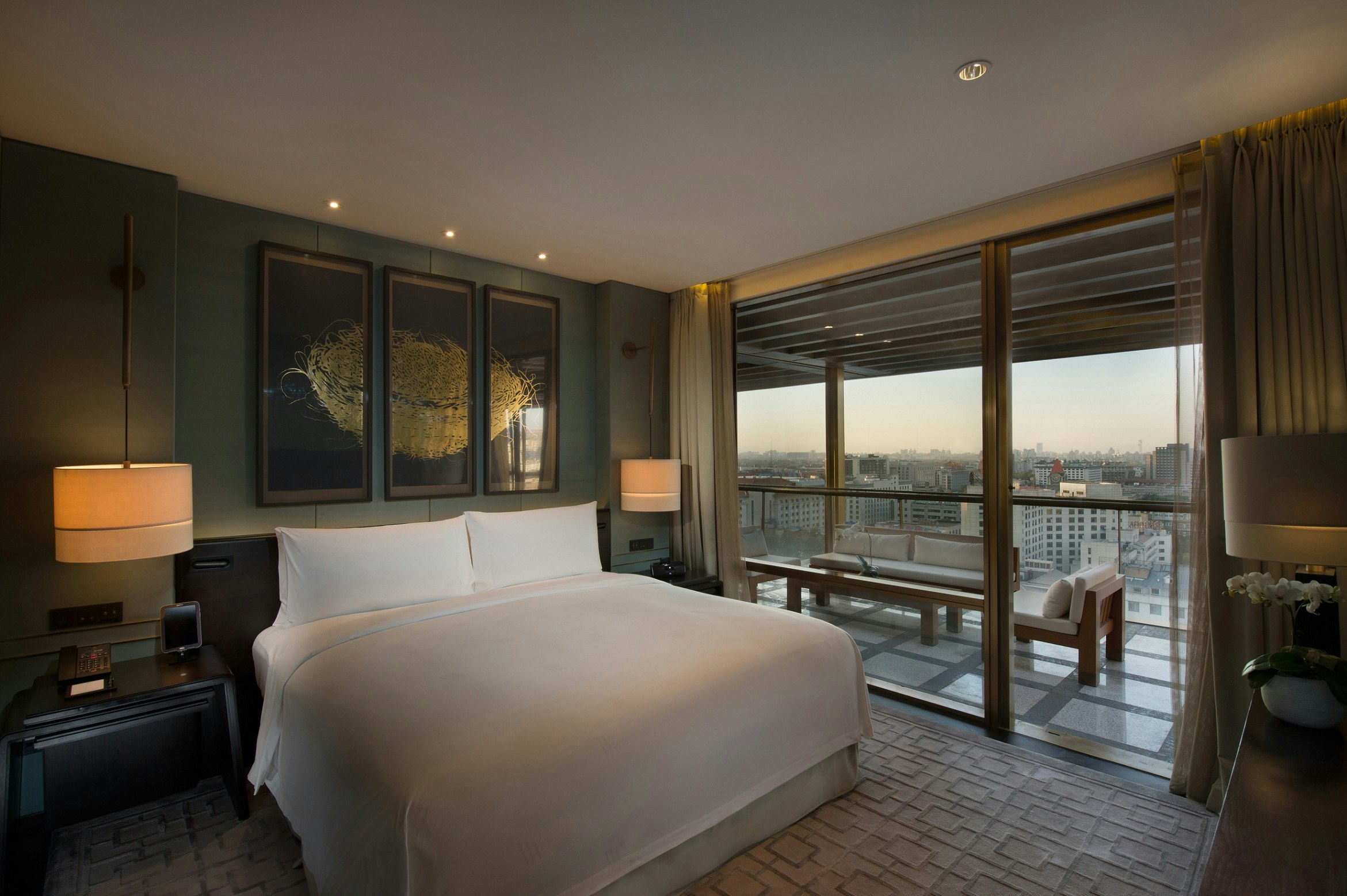 PREMIER, SUITE, KING BED