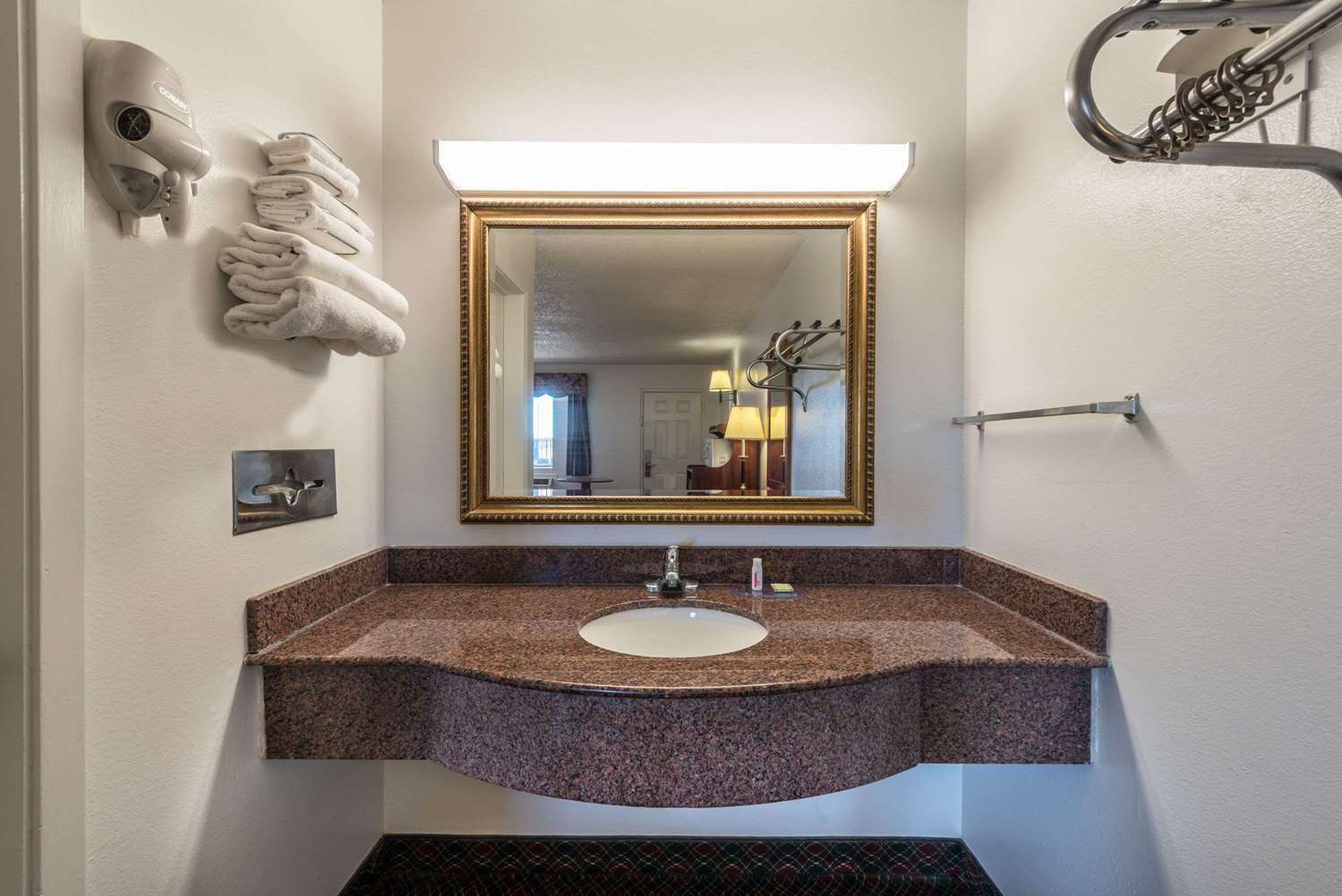 Super 8 by Wyndham Eastland 15/15