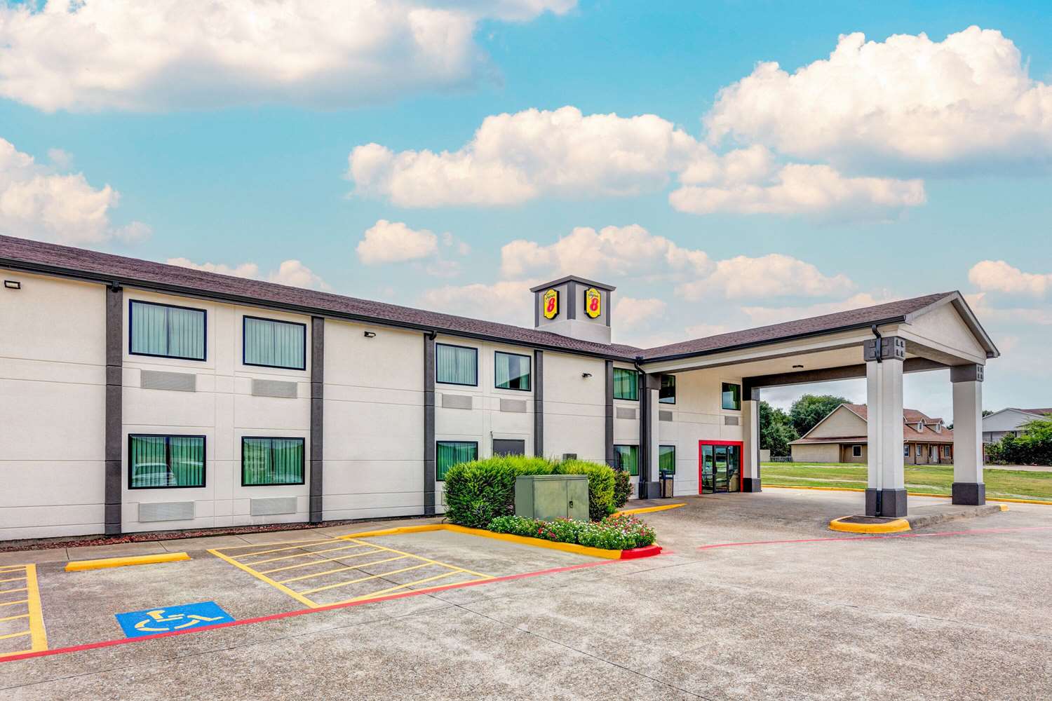 Super 8 by Wyndham Waxahachie TX 37/41