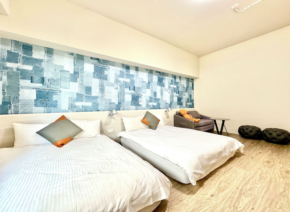GALLERY, QUADRUPLE, 2 DOUBLE BEDS, BATHTUB
