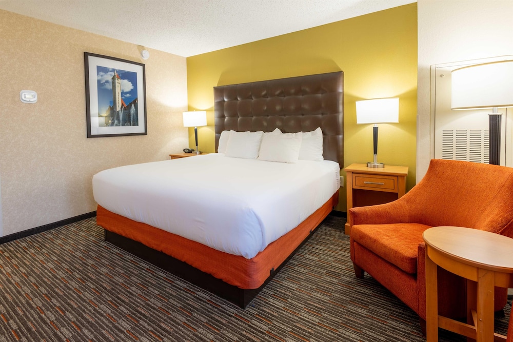 ROOM, KING BED, ACCESSIBLE
