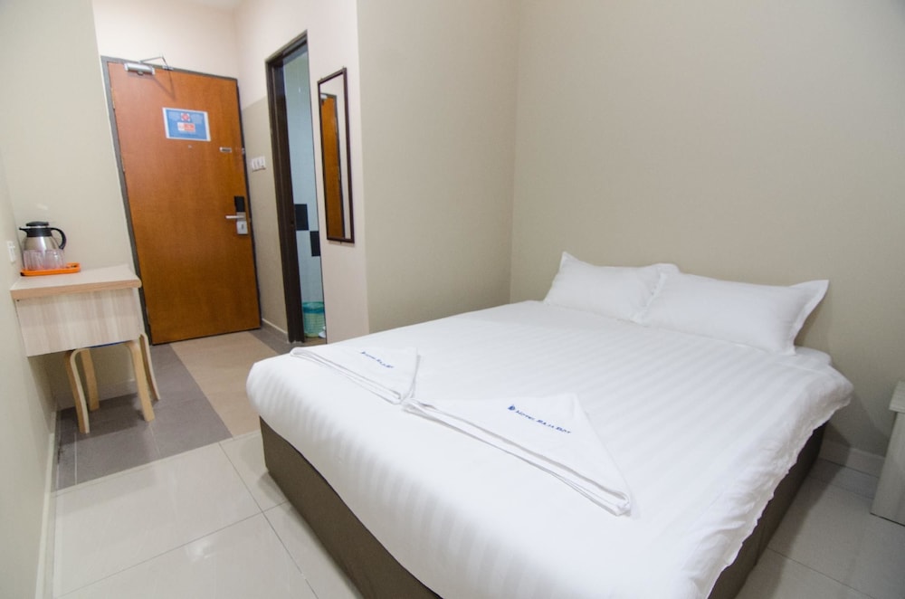 Hotel Raja Bot 11/30