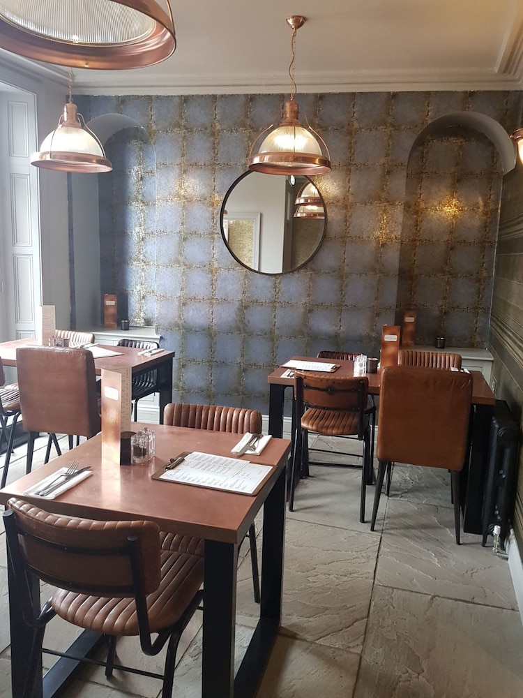 Lils Bar And Bistro 25/36