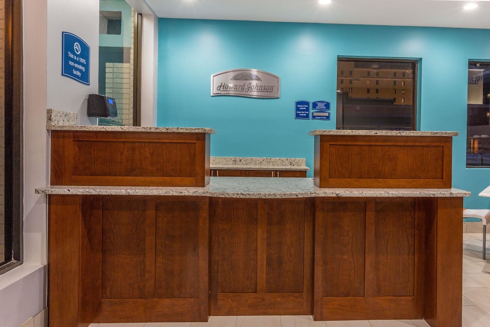 Howard Johnson by Wyndham Virginia Beach At The Beach 6/24