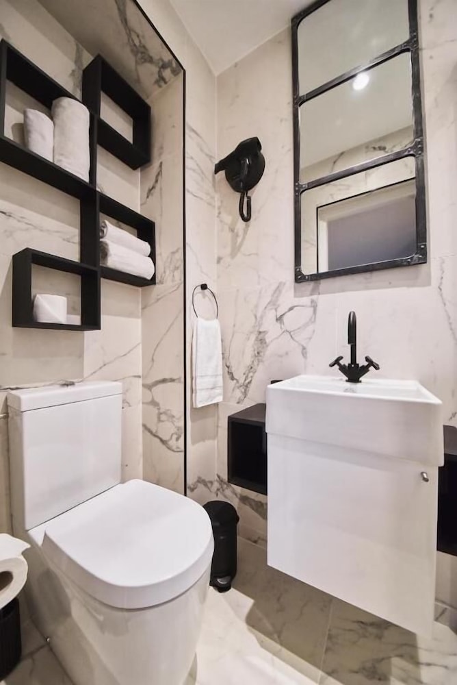 Madrigal Hotel Paris 43/47