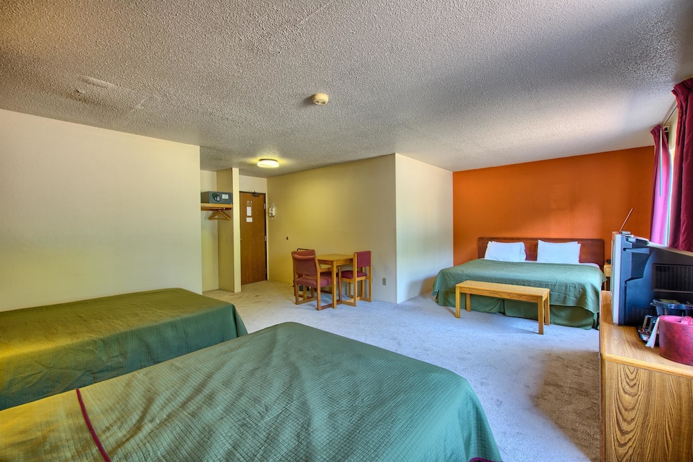 Rodeway Inn Whitehall 15/26