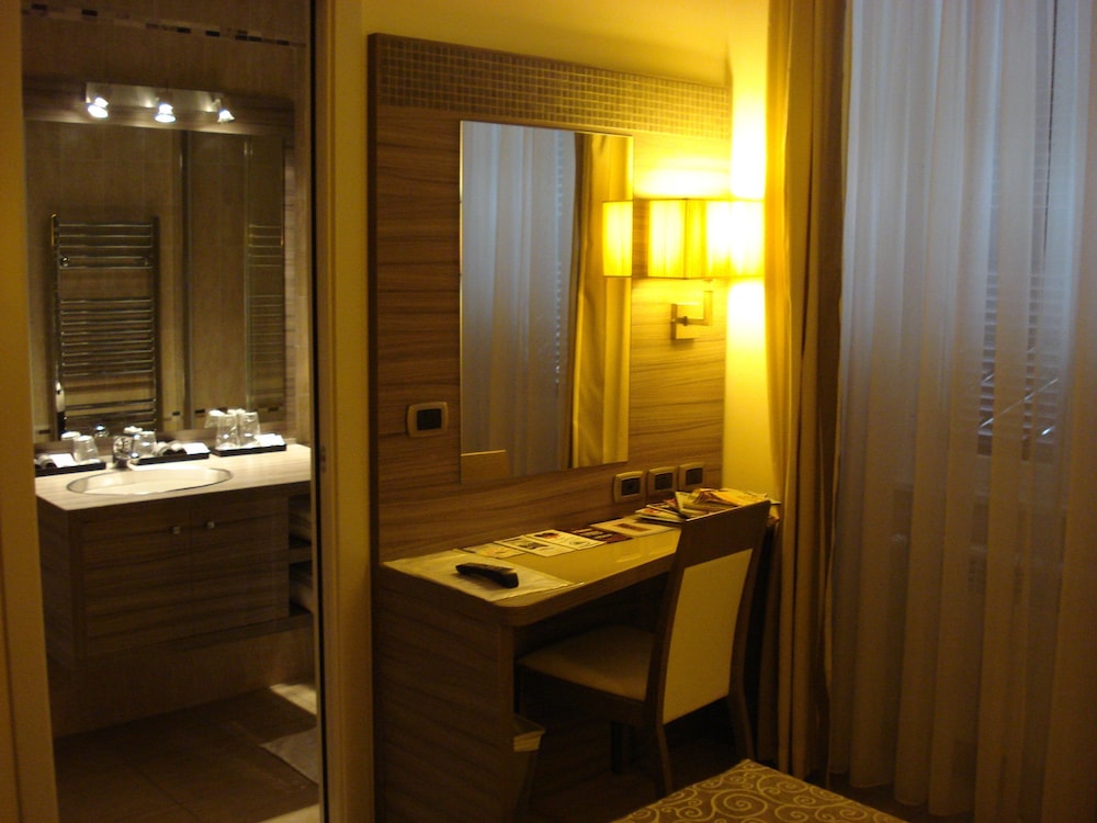 Morrisson Hotel 20/22