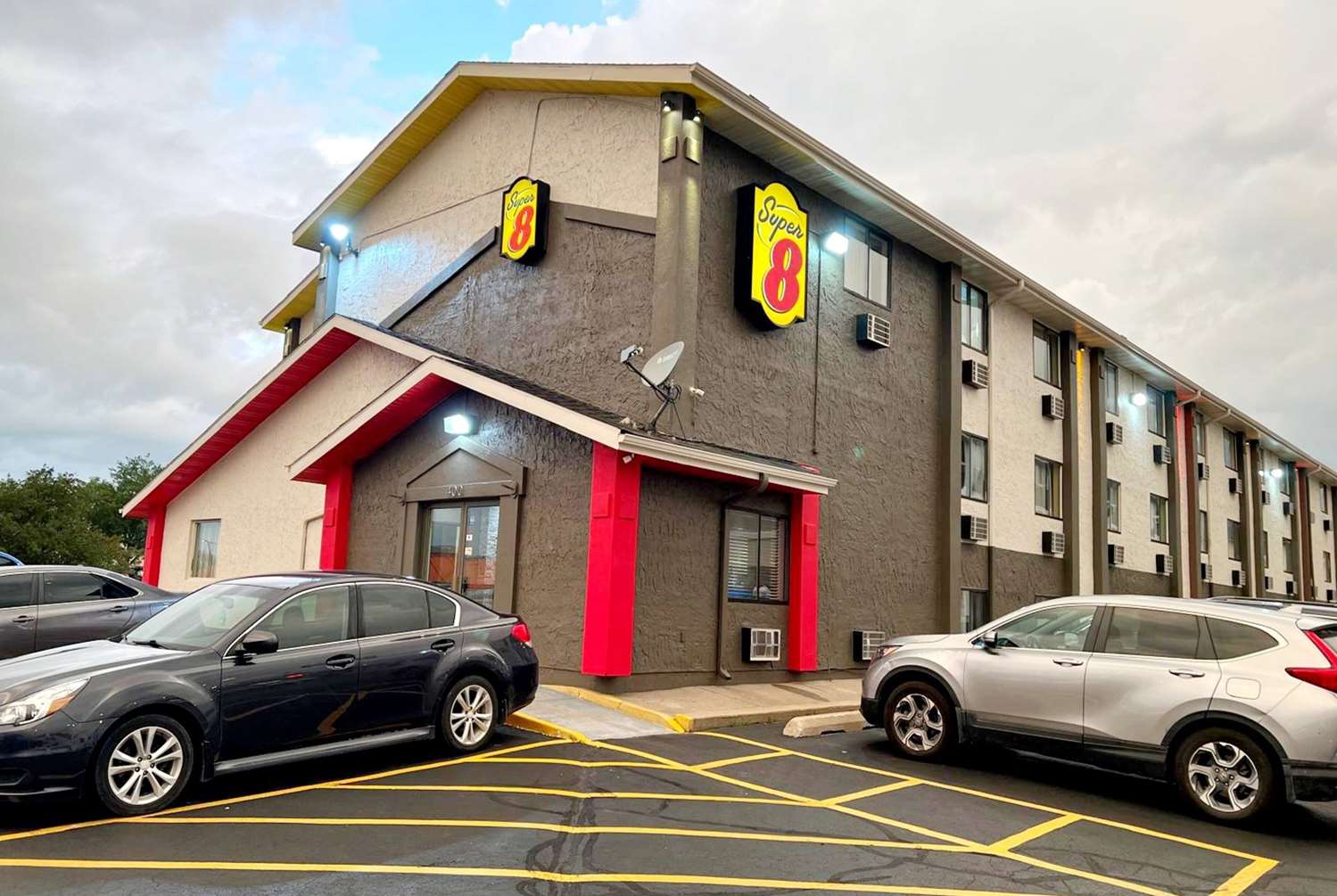 Super 8 by Wyndham Cedar Rapids 15/17