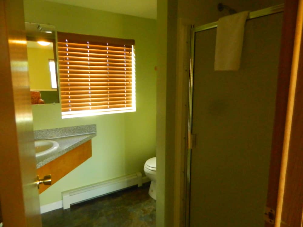 Country Motor Inn 61/64