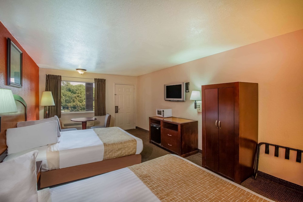 Room, 2 Queen Beds, Smoking