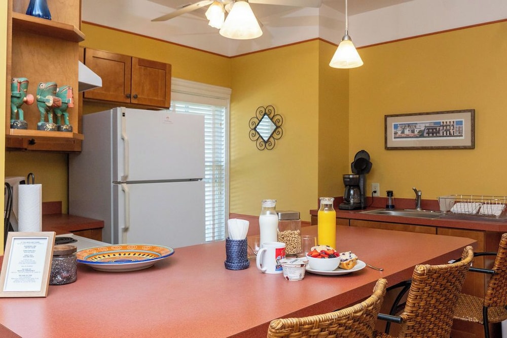 Hidden Garden Cottages Bed &amp; Breakfast 36/49