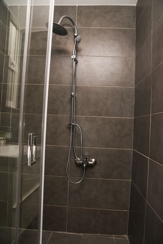 جناح سوبيريور بسرير كوين وسرير فردي بإطلالة على المدينة، Tier Collection Hotel 3/3