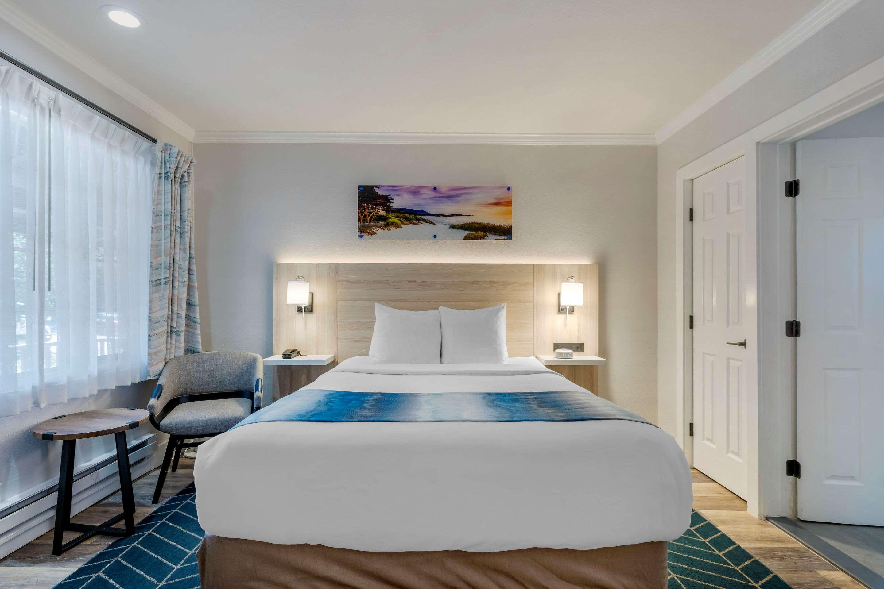 ROOM, QUEEN BED