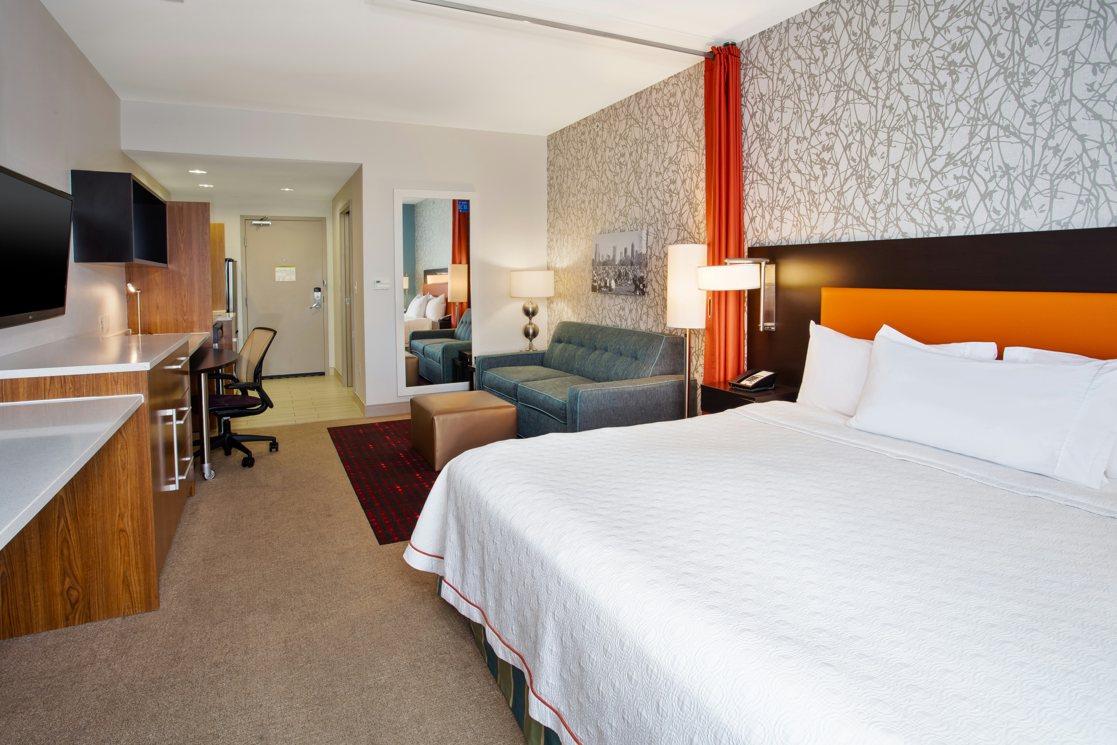 Studio, King Bed, Accessible