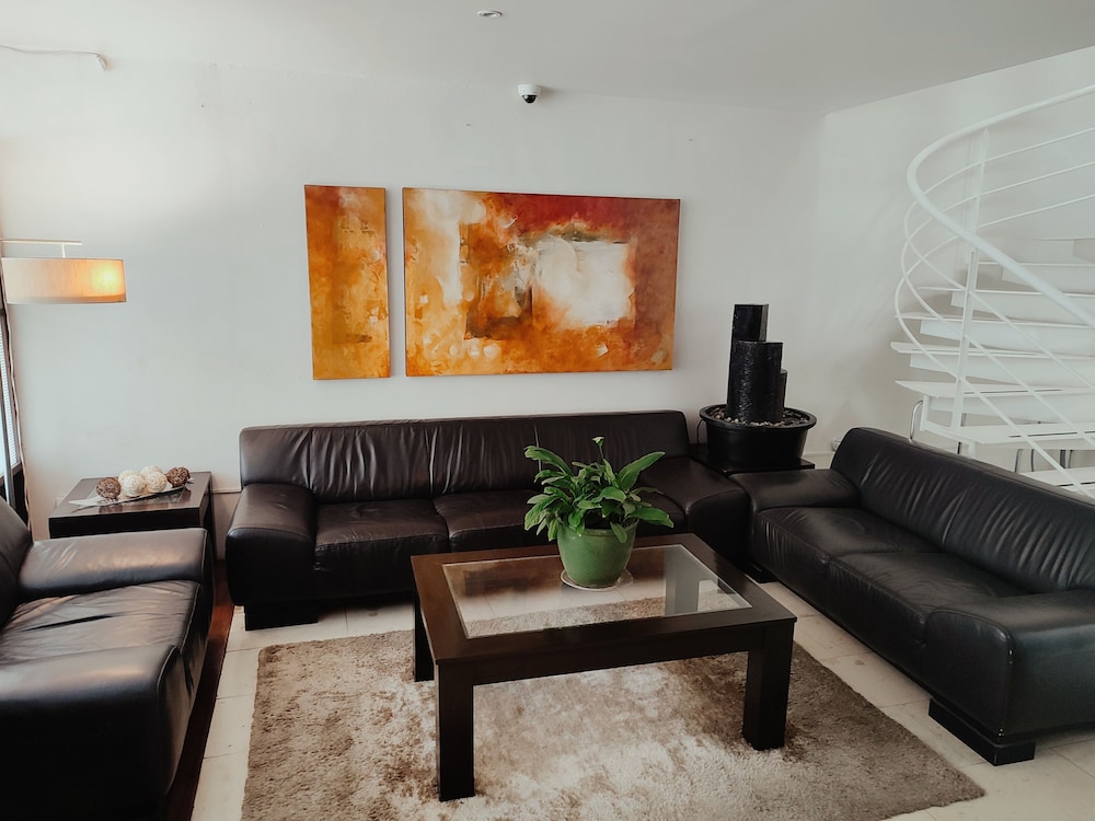 Lombardo Suites 32/50