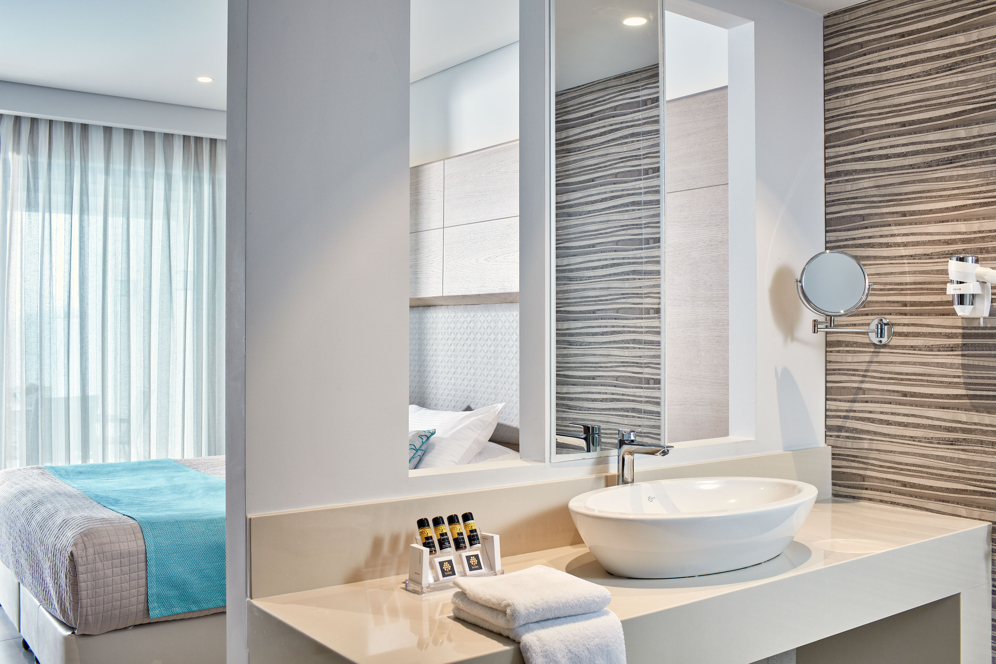 Royal, Suite, Inland View