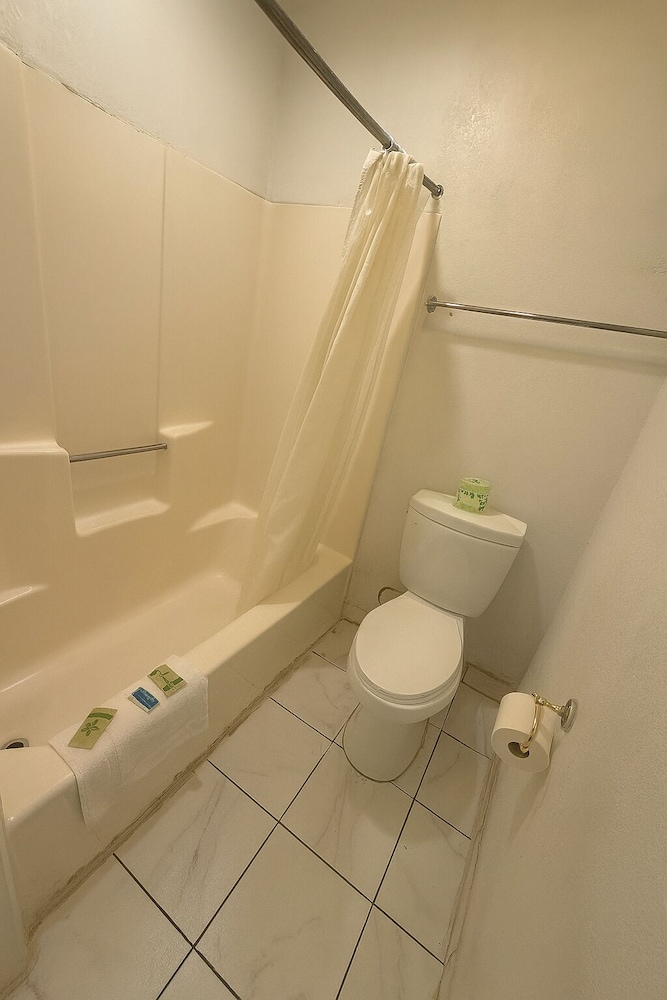 Casa Blanca Hotel & Suites Azusa 34/37
