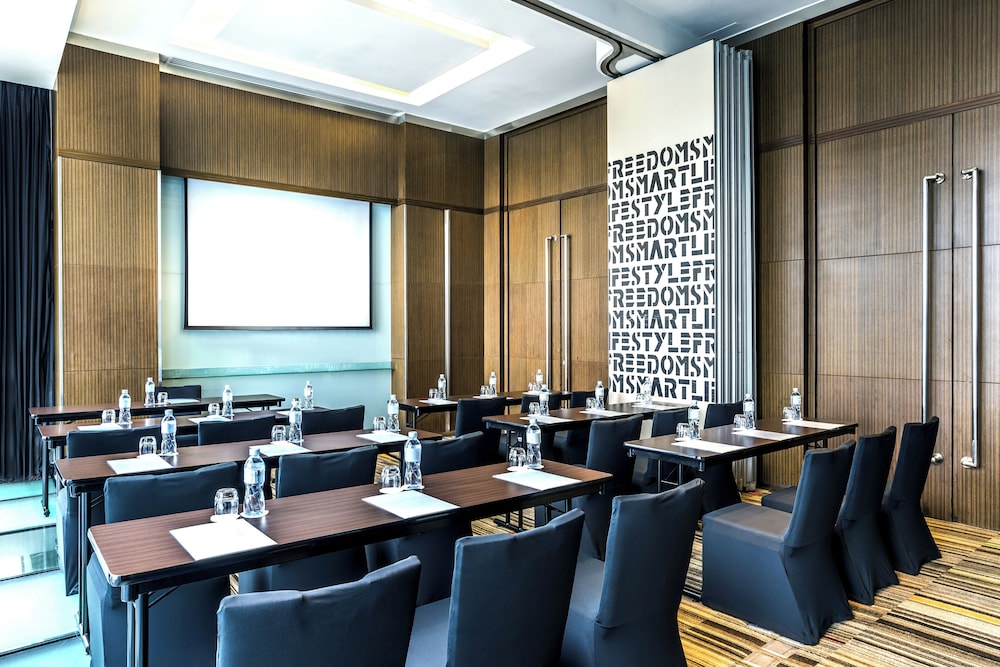 Four Points by Sheraton Ploenchit Bangkok 46/56