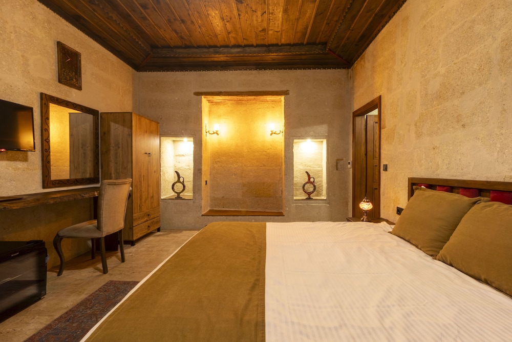 Uzay Cave Suites 25/50