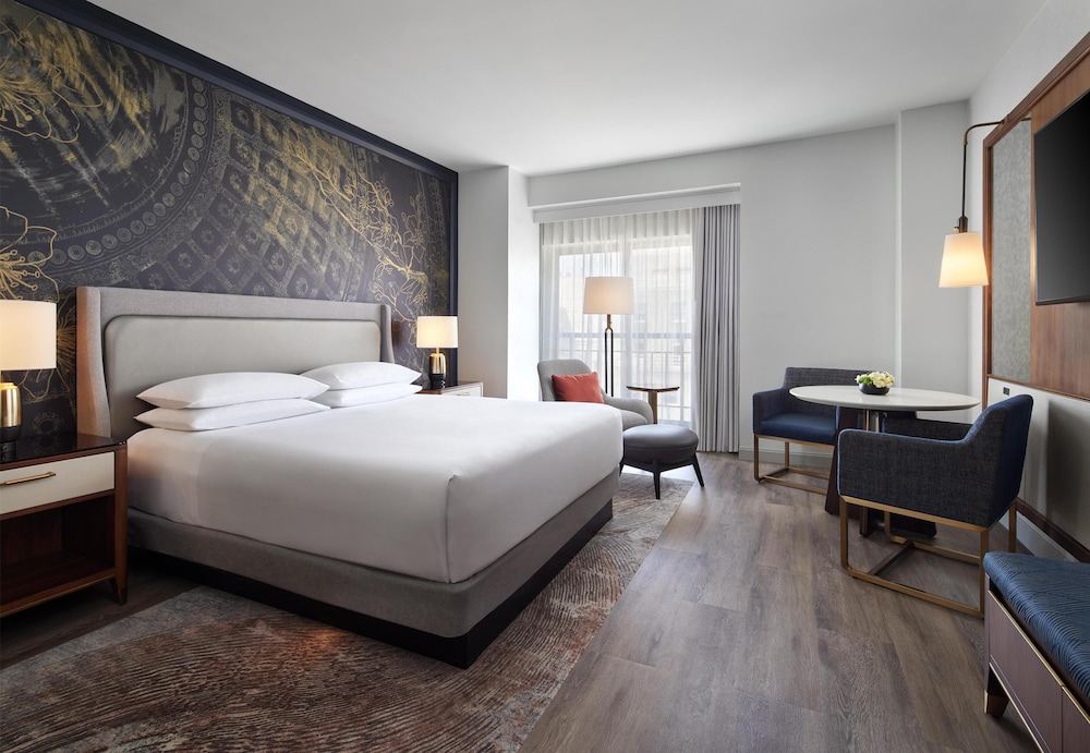 ROOM, KING BED, HIGH FLOOR