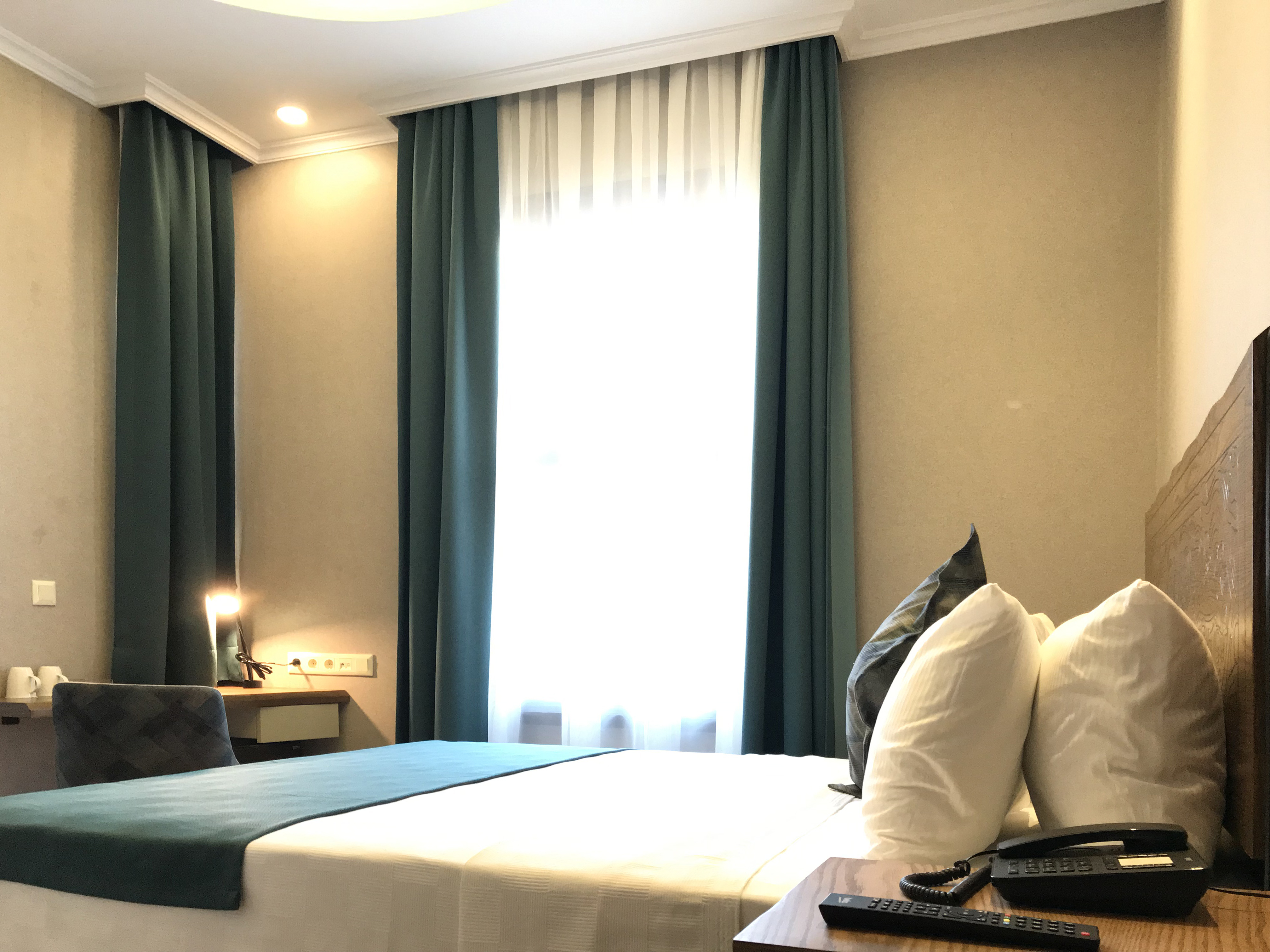 غرفة ديلوكس بسرير مزدوج بإطلالة على البحر بشرفة، Galatahan Hotel 2/4