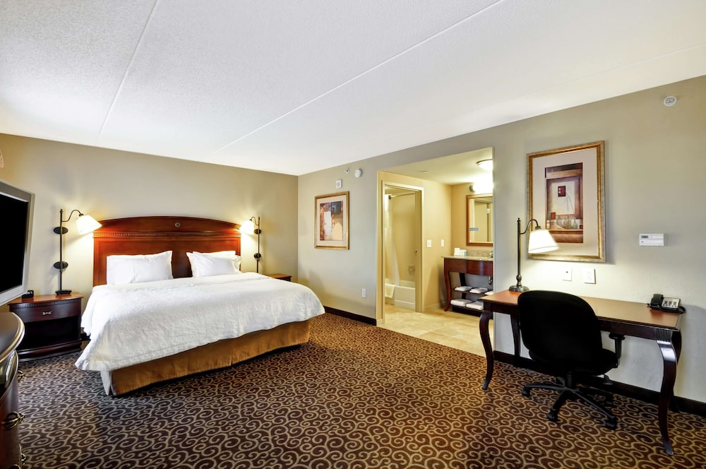 Hampton Inn & Suites Fredericksburg-at Celebrate Virginia 10/39