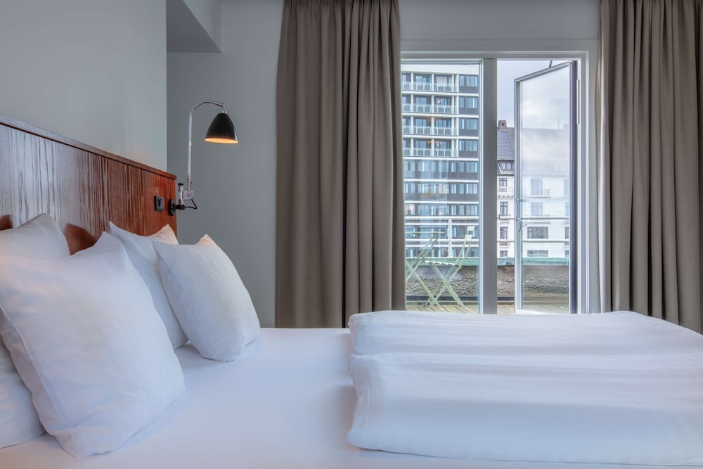 SUPERIOR, KING BED