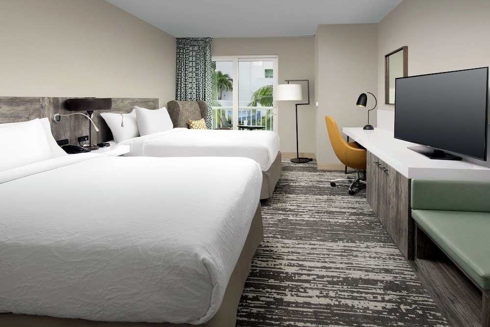 ROOM, KING BED, POOL VIEW