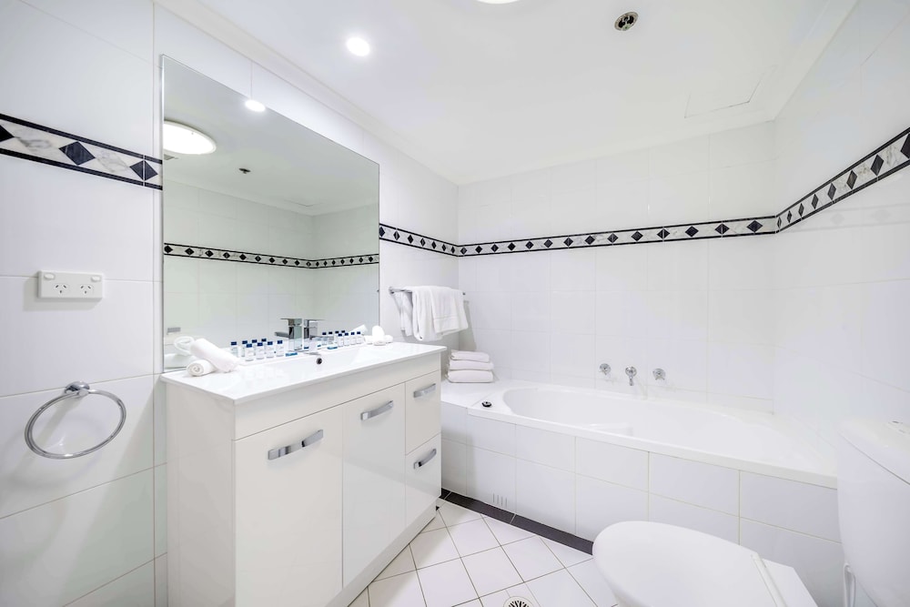 Oaks Sydney Castlereagh Suites 74/78