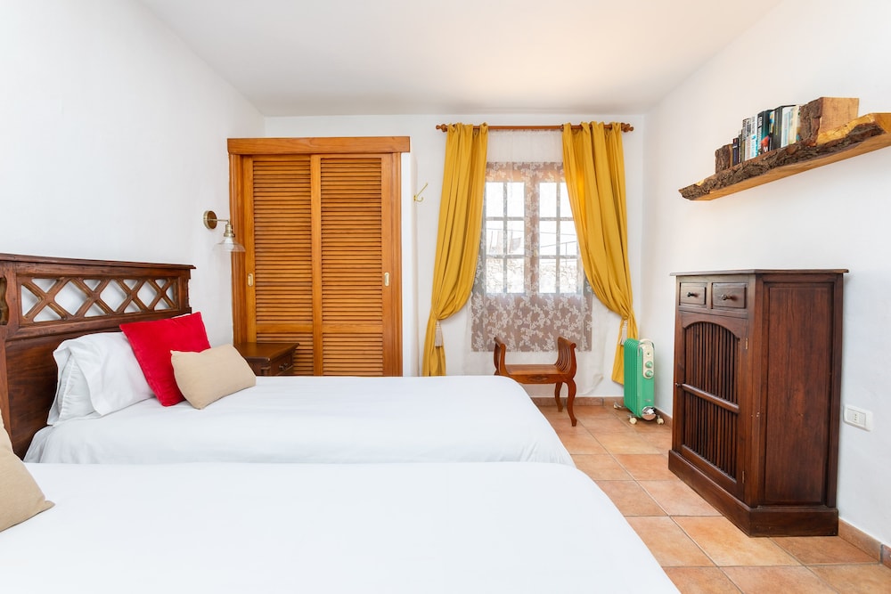 Superior, House, Twin Beds, Queen Bed, Sofa