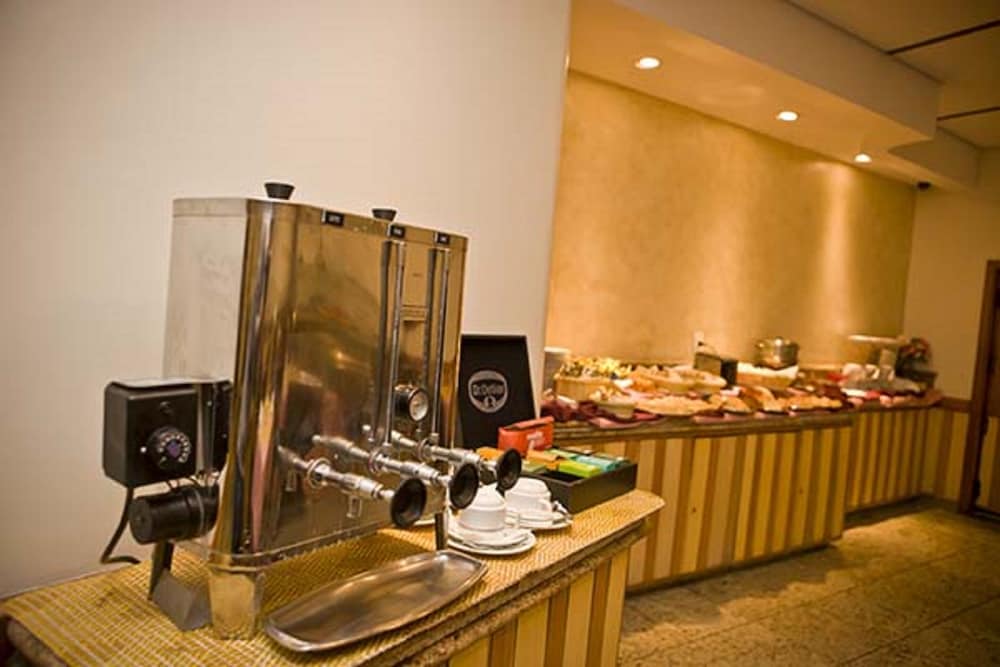 Carillon Plaza Hotel 44/50