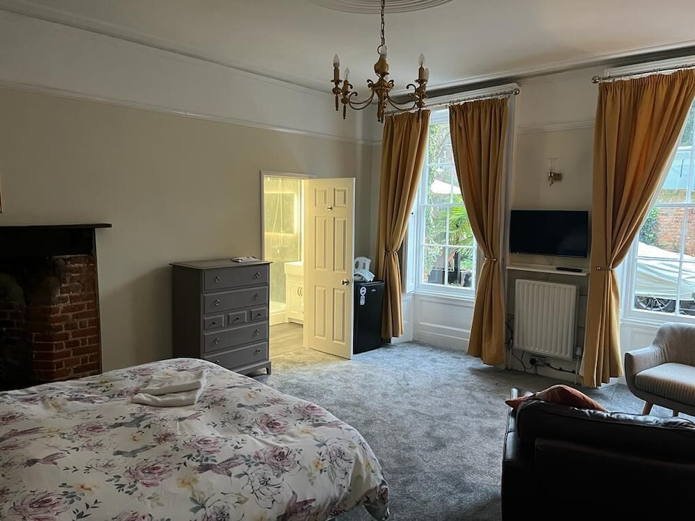 Harmondsworth Hall Guest House Heathrow 4/27