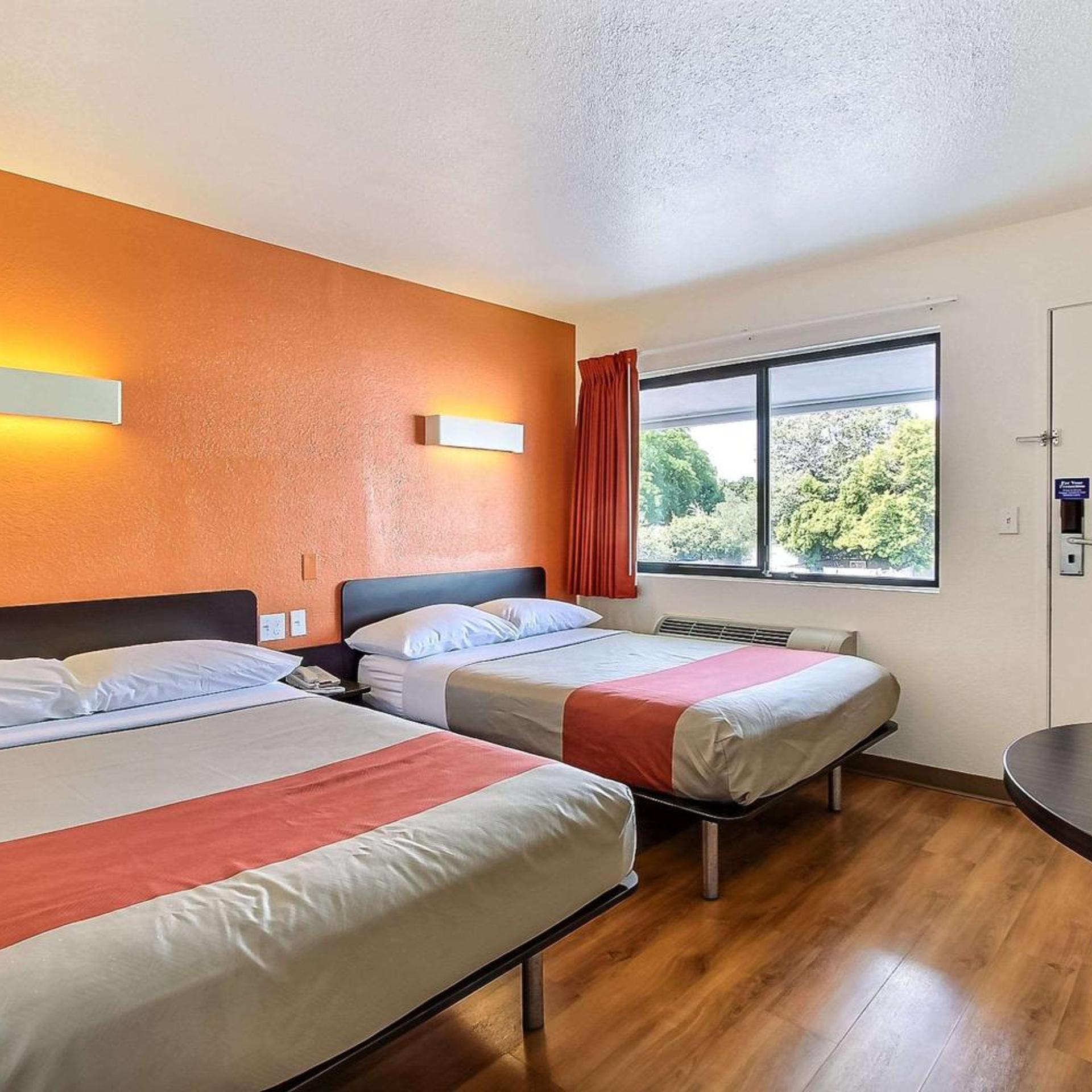 Room, Quadruple
