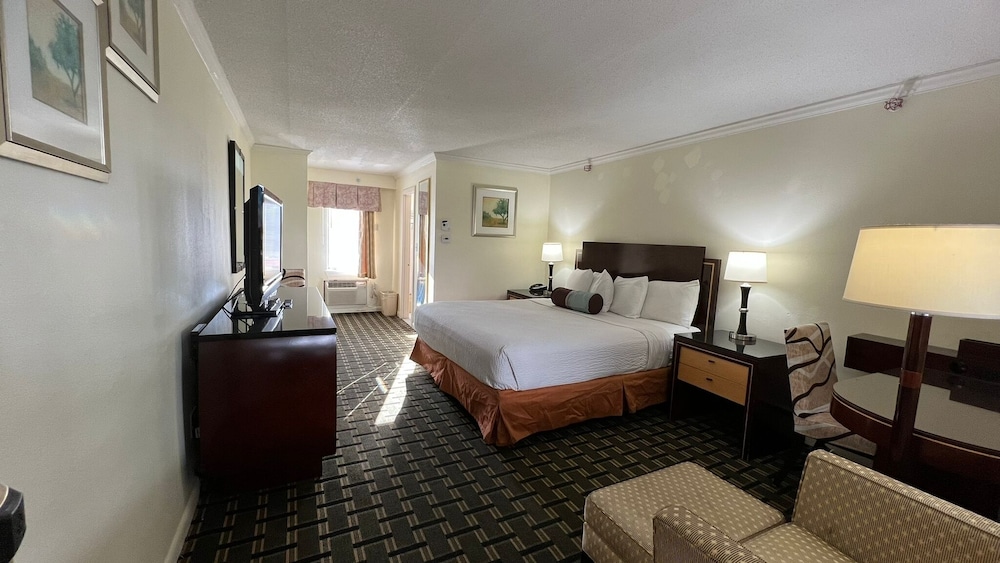 Bedford Plaza Hotel 46/50