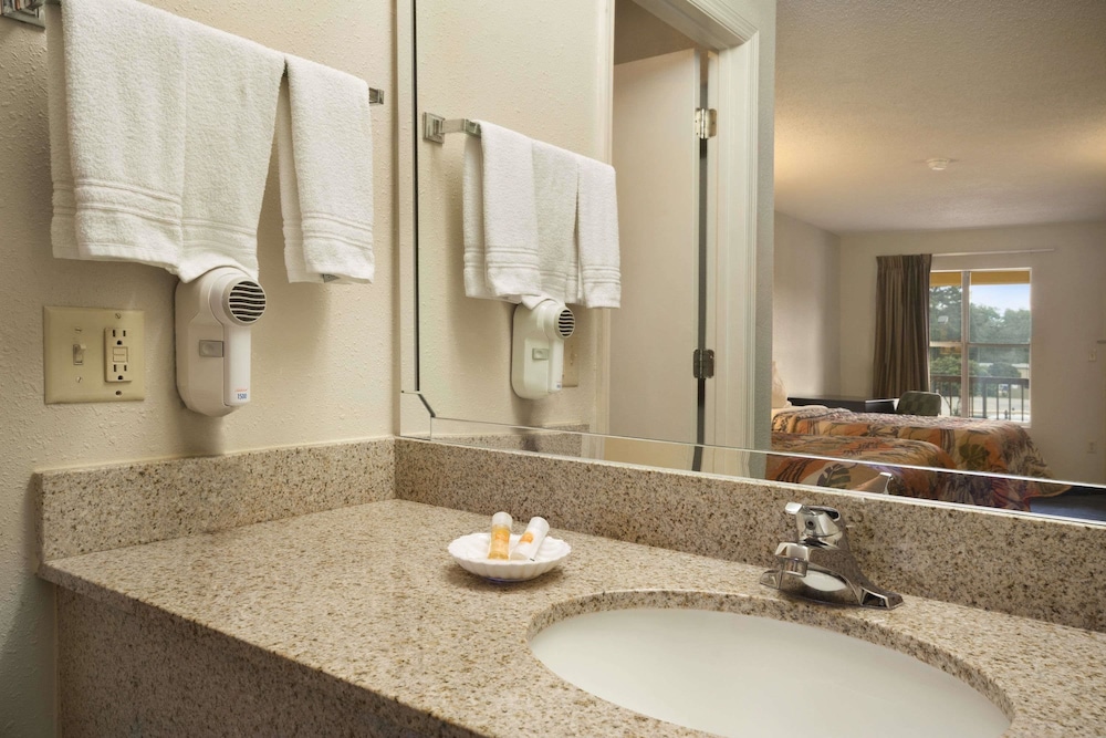 Days Inn by Wyndham Alma 17/41