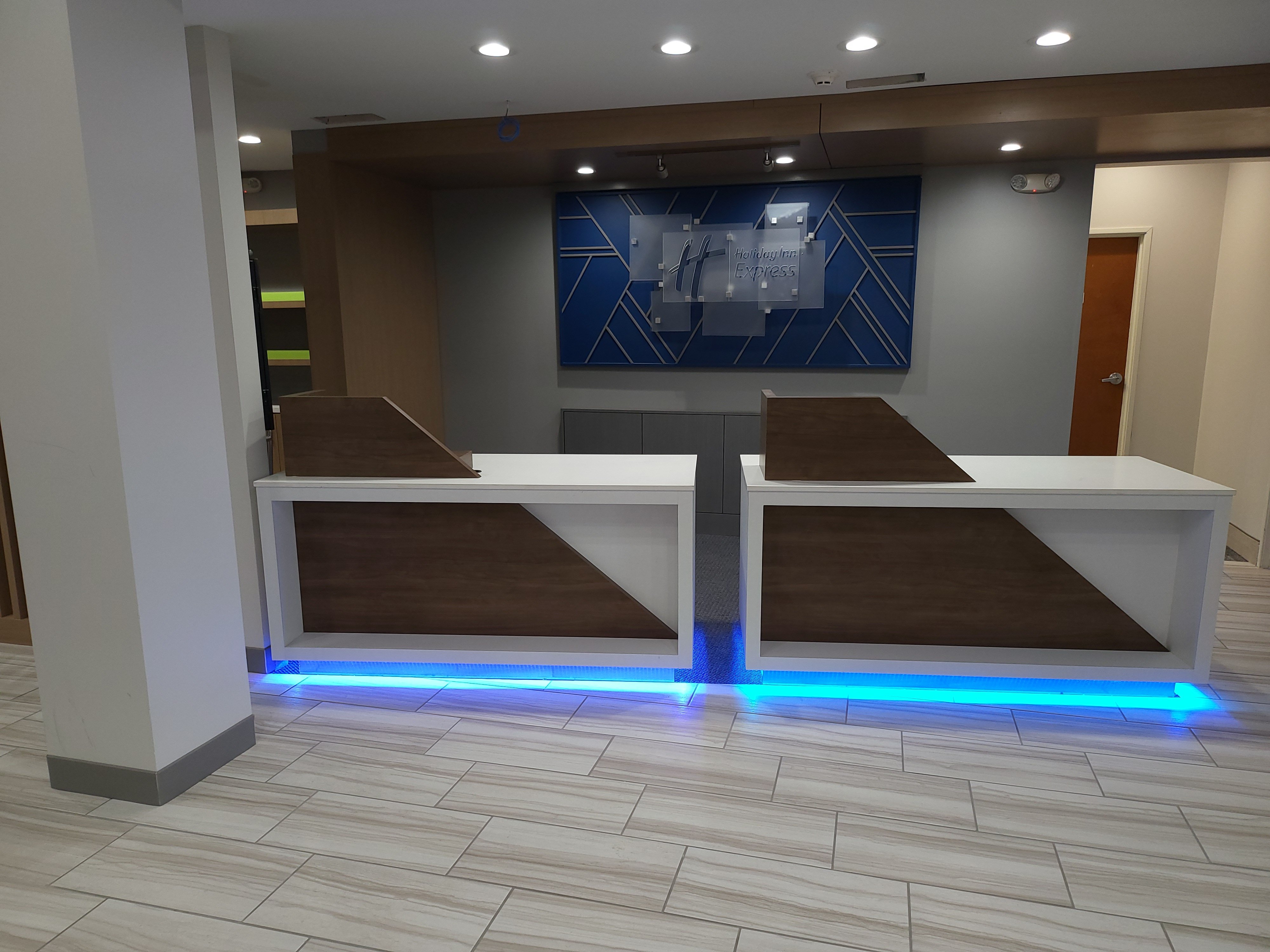 Holiday Inn Express Hotels And Suites Dayton North Tipp City 10/48