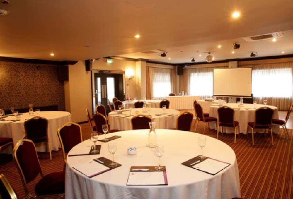 Waterfoot Hotel 41/47